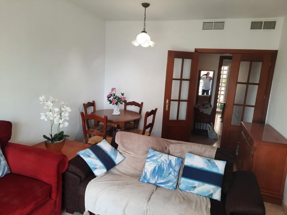 Central 2-Bed Apartment In Estepona Port Exterior foto