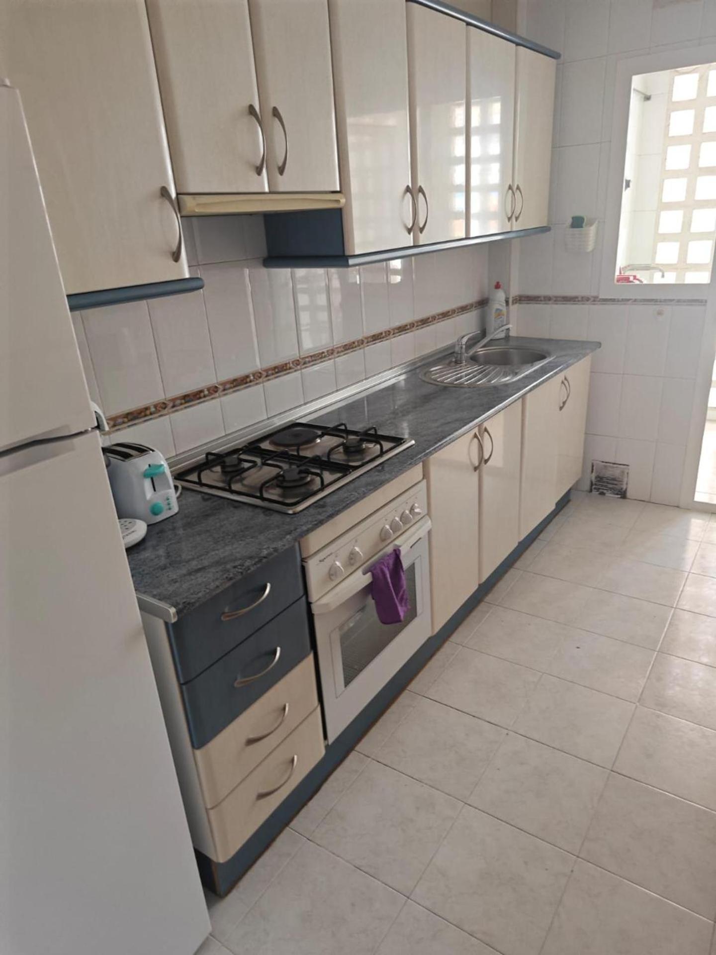 Central 2-Bed Apartment In Estepona Port Exterior foto