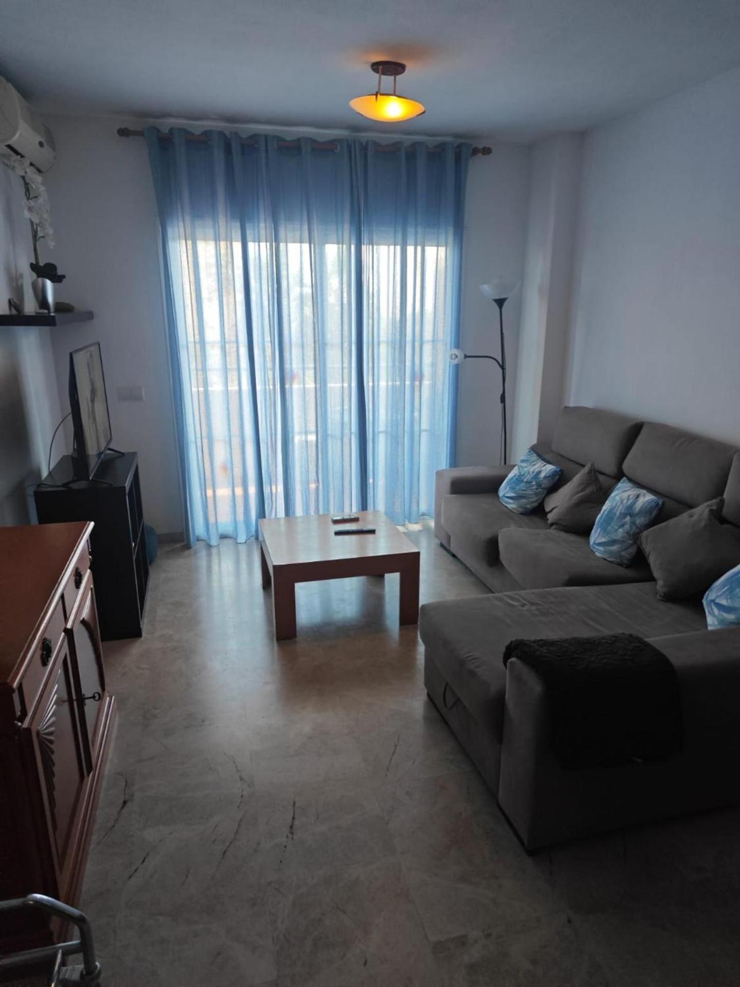 Central 2-Bed Apartment In Estepona Port Exterior foto